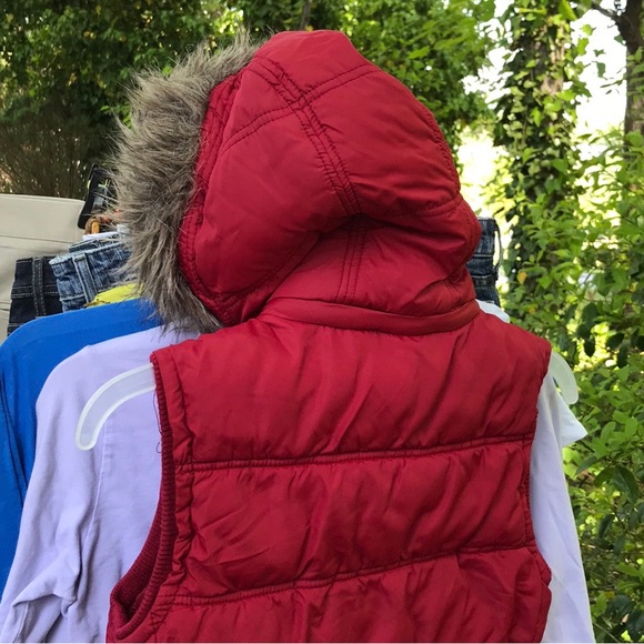 Aeropostale Red Zip Up Puffer Vest Removable Faux Fur Hat Hood Hoodie Small S - Picture 8 of 16